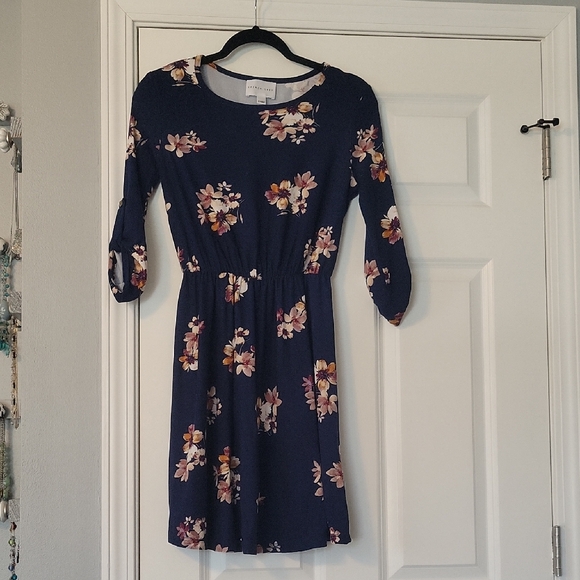 French Grey Dresses & Skirts - French Grey Navy Floral Top